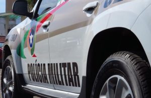 Homem invade creche com faca e é contido em SC