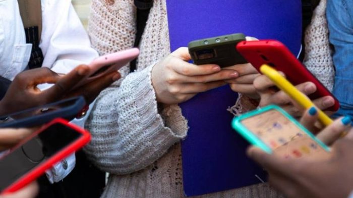 Austrália é o 1º país do mundo a proibir redes sociais para menores de 16 anos