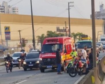 Colisão causa lentidão na BR-101 em São José