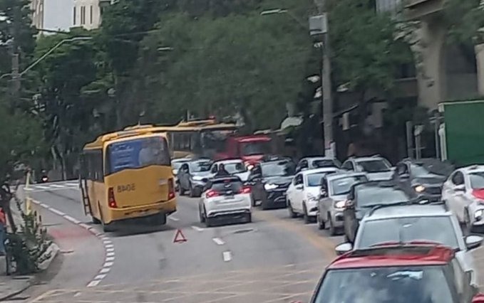 Ônibus quebra e provoca lentidão no centro de Florianópolis