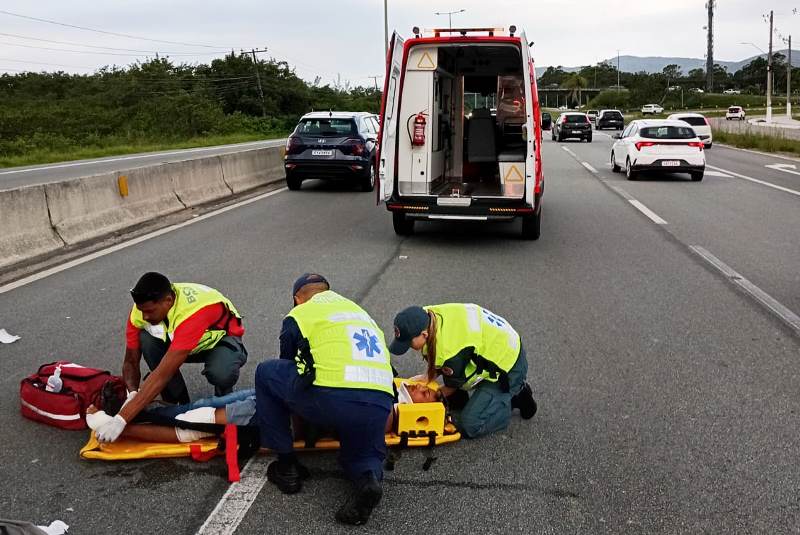 Vídeo: motociclista fica ferido em acidente na SC-401 na entrada de Ratones