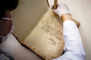 Manuscrito da época do Império retorna ao Arquivo Histórico após restauração