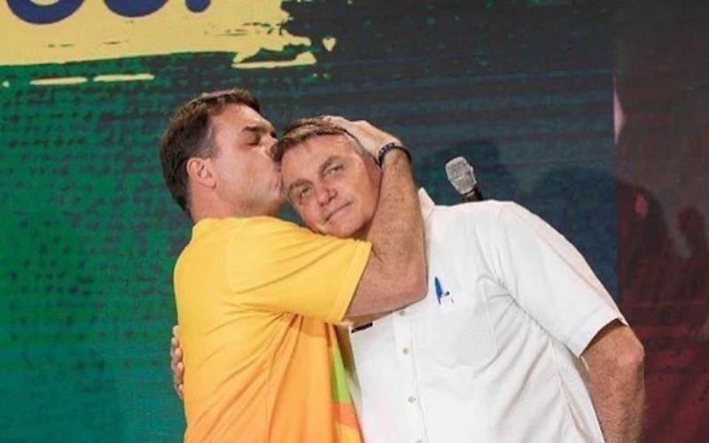 Flávio Bolsonaro assume missão dada pelo pai para disputar a Presidência em 2026