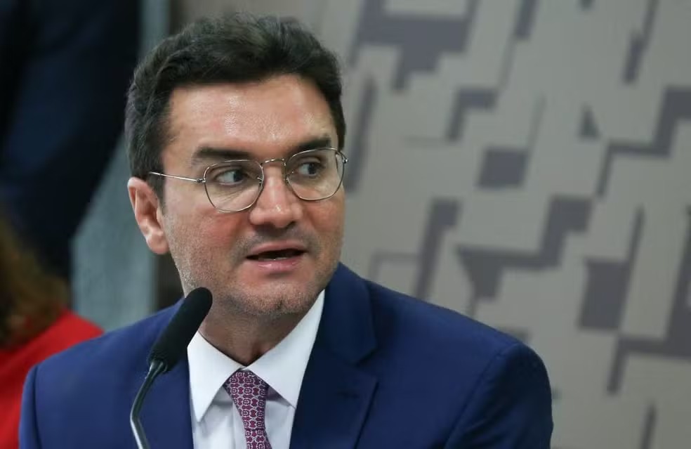 União Brasil expulsa Celso Sabino após resistência a deixar governo Lula