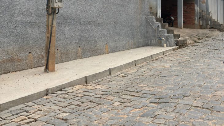 Moradores de Brusque começam a ser notificados para regularização de calçadas