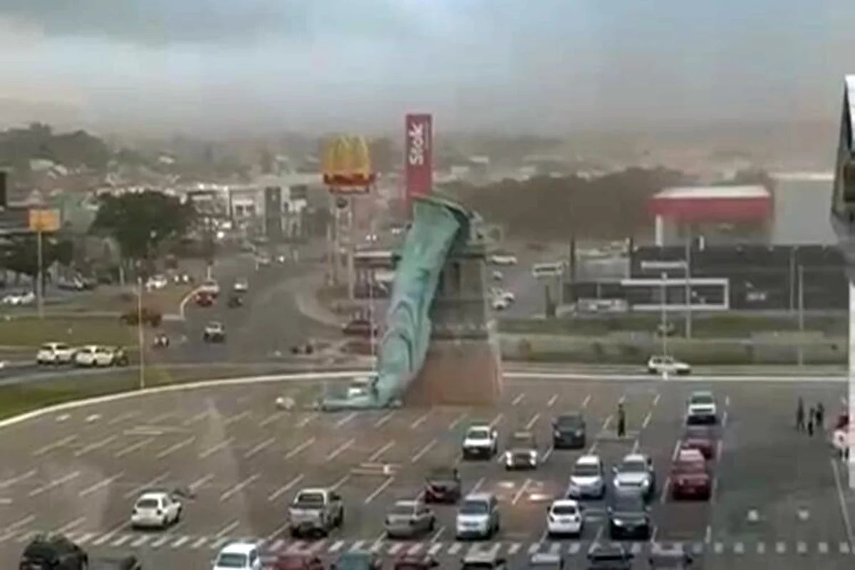 Vídeo: Estátua da Havan desaba durante temporal no RS