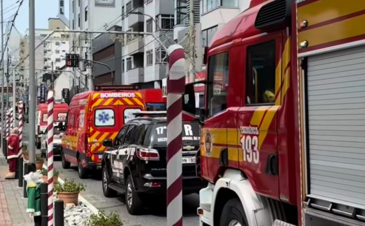 Homem em situação de rua é morto a facadas em praça