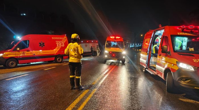 Colisão entre três veículos deixa cinco feridos na Rodovia Ivo Silveira