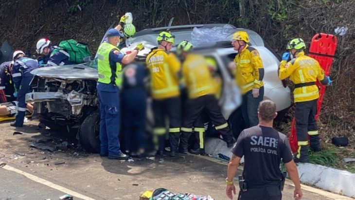 Colisão frontal mata uma pessoa e deixa cinco feridas na BR-282