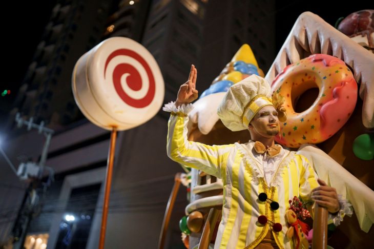 Neste sábado acontece o último desfile de Natal em Balneário Camboriú