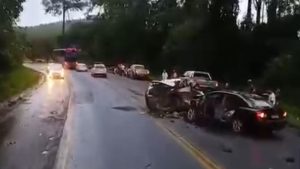 Vídeo: acidente grave provoca ao menos uma morte na BR-470