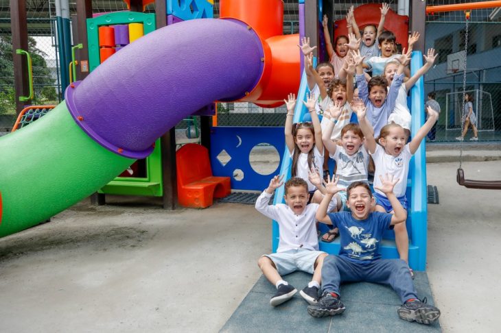 Alunos de escolas e CEIs terão uniformes, kits escolares e parques novos
