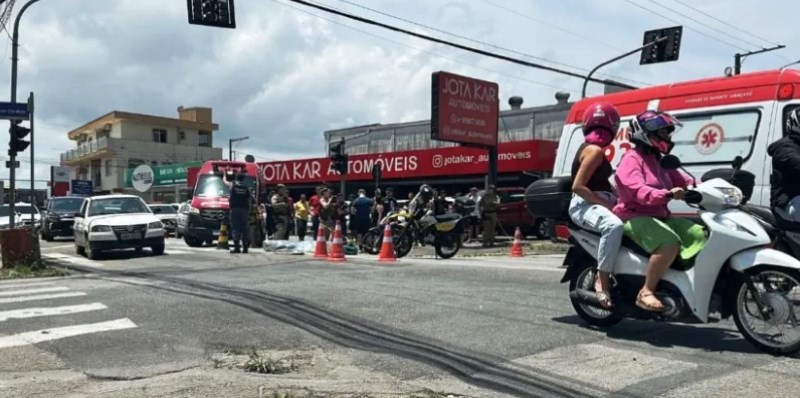 Jovem de 18 anos morre em acidente entre moto e caminhão em Itajaí