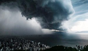Ciclone no Atlântico provoca temporais em SC