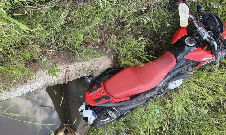 Duas pessoas ficam feridas após queda de moto na BR-470