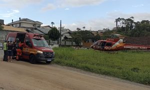Idoso fica em estado grave após sofrer queda em barranco de três metros