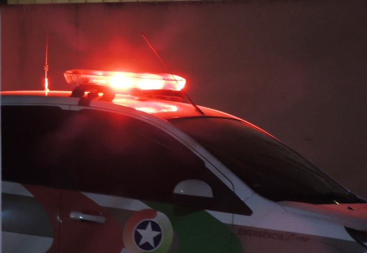 Ladrão morre após invadir casa, levar tiro e pular sacada