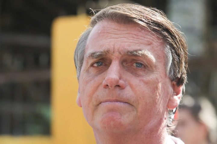 Bolsonaro completa 71 anos e inicia tratamento odontológico na UTI