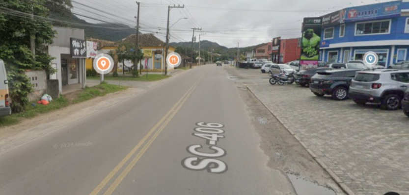 Ciclista fica ferida após ser atropelada por carro na SC-406