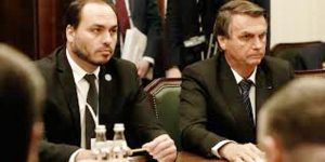 “Soluços voltaram”: Carlos Bolsonaro passa a noite com o pai
