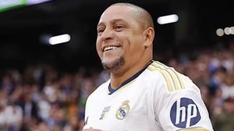 Pentacampeão Roberto Carlos faz cirurgia de urgência no coração