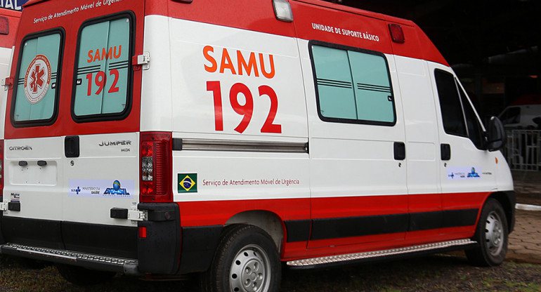 Ambulância sai das ruas e fica 24h por dia à disposição de Bolsonaro