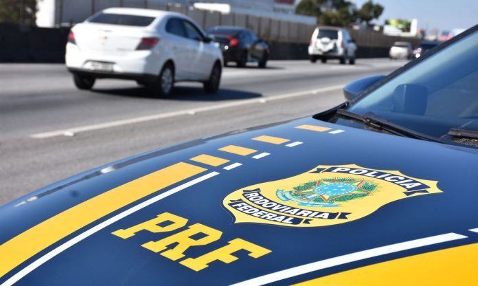 Acidente trava faixa da BR-101 em Itapema