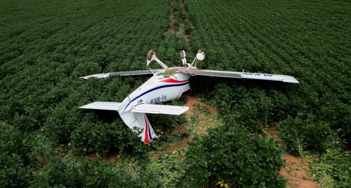 Avião capota após pouso forçado no Distrito Federal