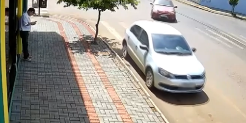 Dono aciona a polícia e descobre que carro foi levado por engano em lava-rápido no Paraná