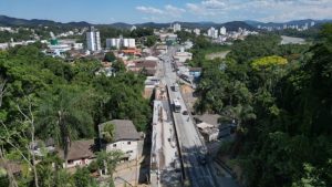 Trânsito é interditado totalmente em Blumenau por conta de obras; veja a rua