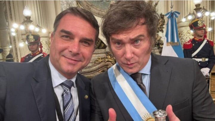 Presidente da Argentina apoia família Bolsonaro nas eleições