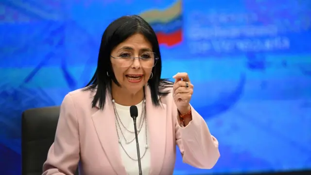 “Já chega de ordens de Washington”, diz presidente interina da Venezuela