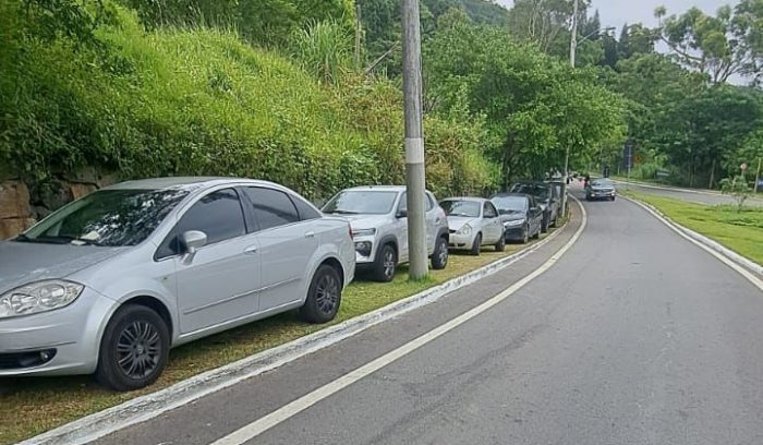 Mais de 250 carros são multados nas Praias Agrestes de BC