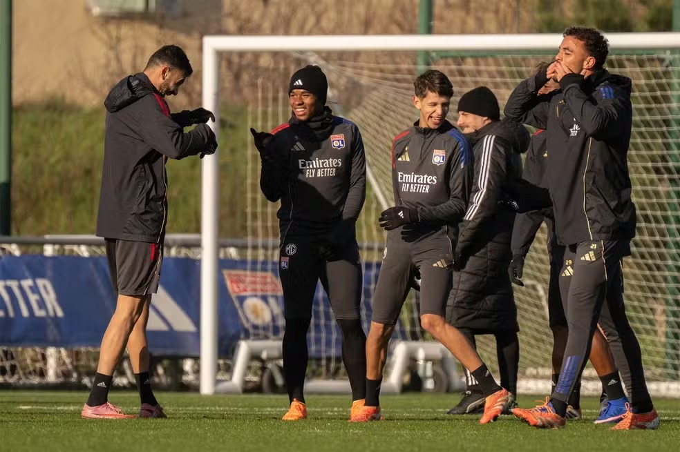 Endrick diz que conselho de Ancelotti pesou na escolha pelo Lyon