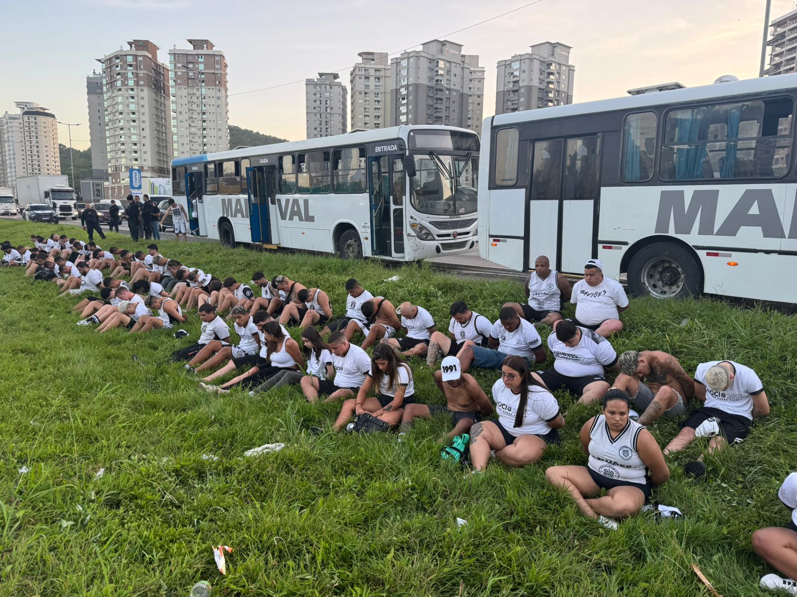 Guarda Municipal intercepta ônibus de torcida do Figueirense e prende foragido