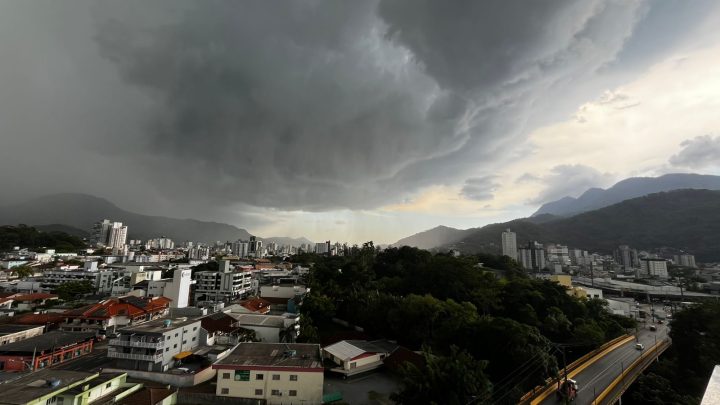 Risco de vendaval coloca 24 cidades em alerta após ciclone no Sul