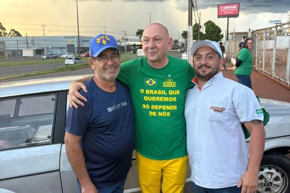 Hang autoriza vendedor de pastéis a permanecer em área da Havan