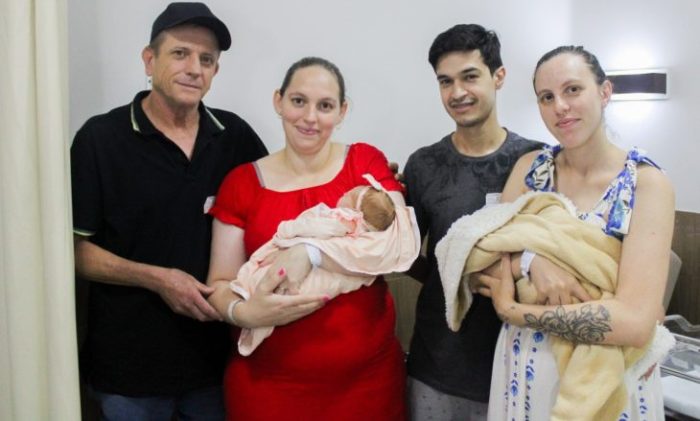 Irmãs dão à luz no mesmo dia em hospital onde nasceram