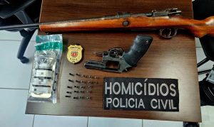 Policiais são presos por suspeita de roubo de R$ 15 milhões em joias