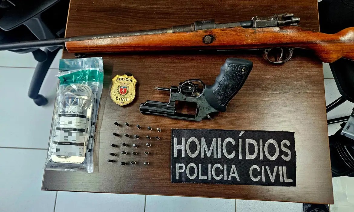 Policiais são presos por suspeita de roubo de R$ 15 milhões em joias