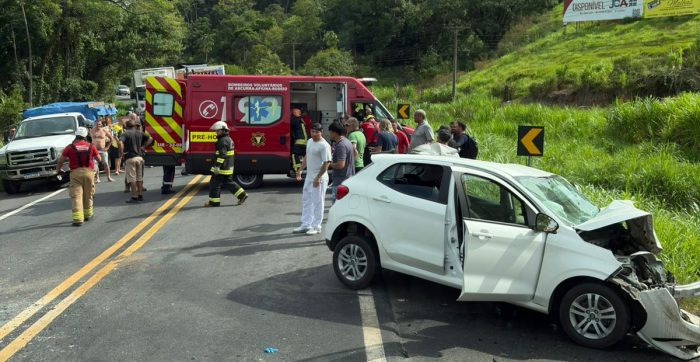 Vídeo: acidente na BR-470 deixa ao menos três vítimas em estado grave