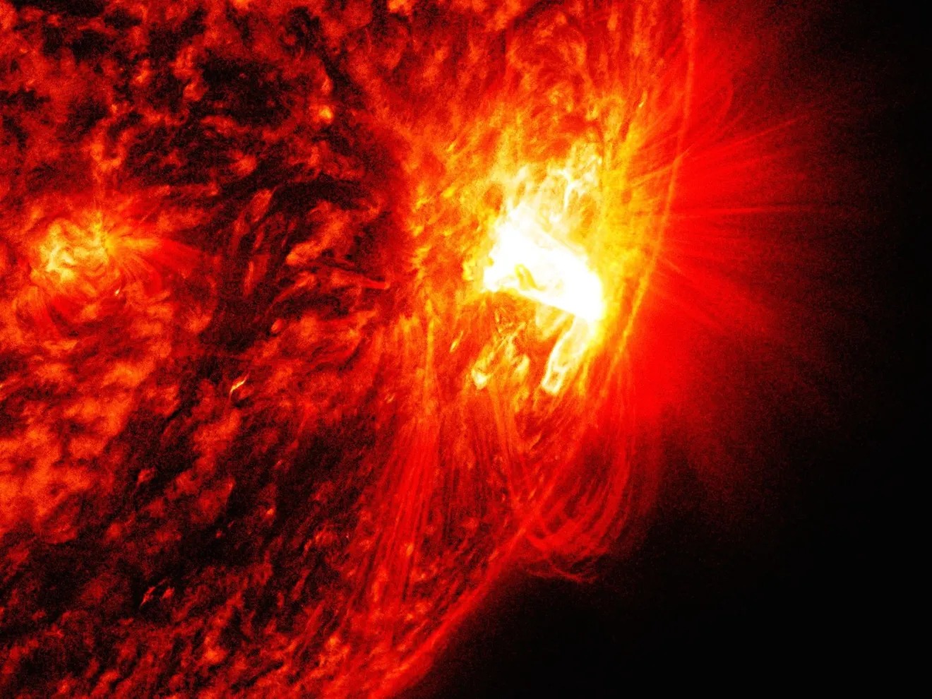 Tempestade solar ilumina céus e coloca sistemas em alerta