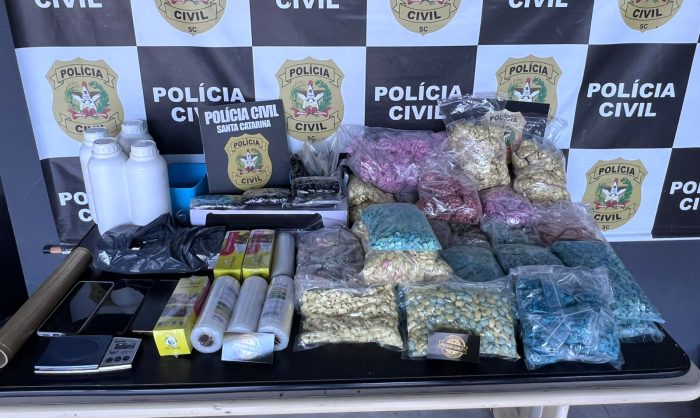 Vídeo: Polícia apreende 32 mil comprimidos de ecstasy em operação contra o tráfico