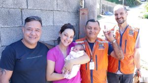 Agentes da Defesa Civil salvam bebê engasgada em Blumenau