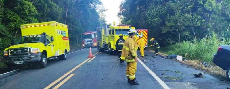 Três pessoas morrem em grave acidente na BR-470