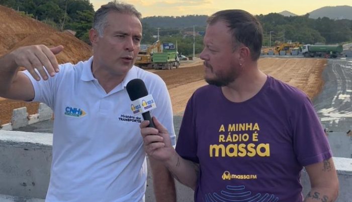 Vídeo: repórter Massa conversa com ministro Renan Filho durante vistorias em obras de SC