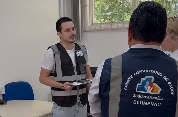 Vereador do PT em Blumenau fiscaliza postos de saúde