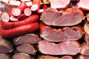 OMS diz que carnes processadas aumentam risco de câncer