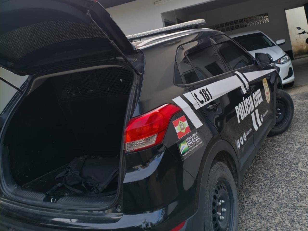 Instrutor de tiro com medida protetiva é preso com armas ilegais