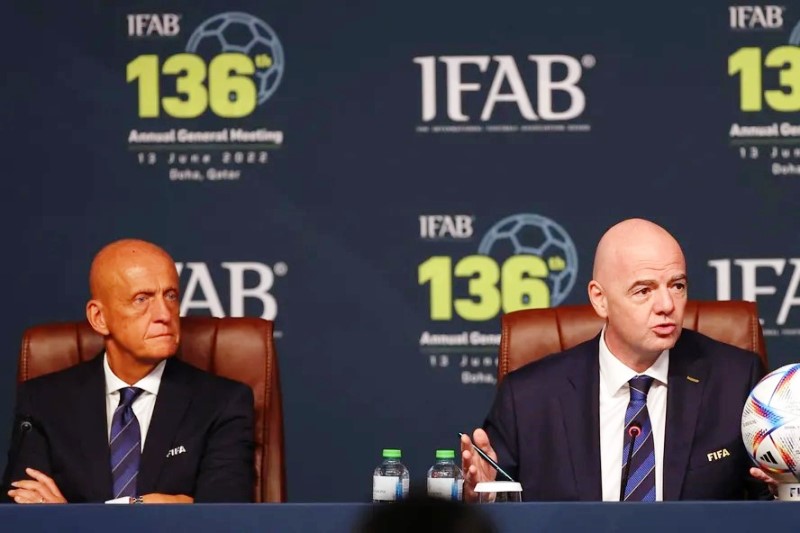 Novas regras no Futebol combatem paralisações e aumentam tempo de bola em jogo